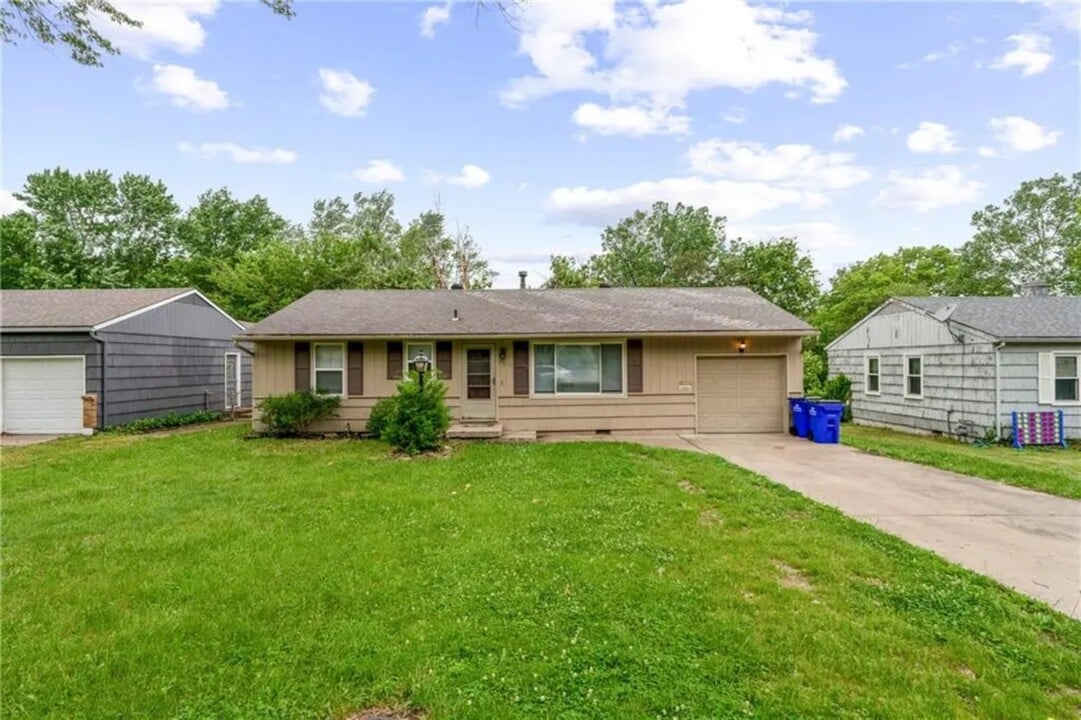 5910 Farley Ave in Raytown, MO - Building Photo