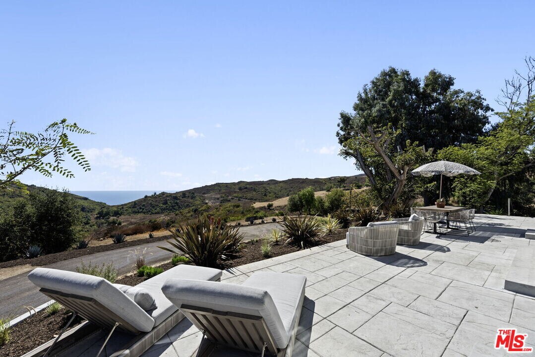 3065 S Foose Rd in Malibu, CA - Building Photo