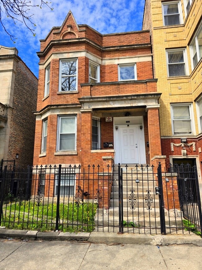 property at 1426 S Avers Ave