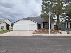 321 S Bent Creek Dr in Las Vegas, NV - Building Photo