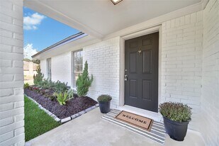 12826 Rolling Valley Dr in Cypress, TX - Building Photo