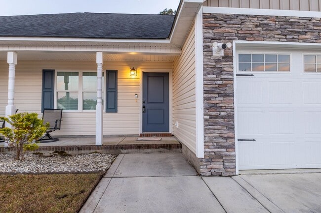 270 Breakwater Dr in Sneads Ferry, NC - Building Photo - Building Photo
