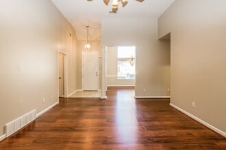 9555 Morning Shadow Dr in Memphis, TN - Building Photo - Building Photo