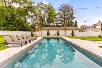 1229 W Main St in Lake Geneva, WI - Building Photo - Building Photo