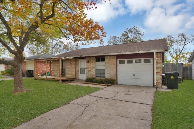 4819 Hannas Reef Dr in Bacliff, TX - Building Photo - Building Photo