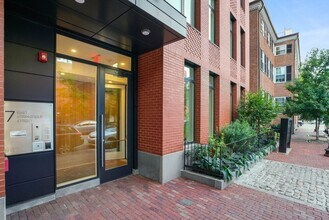 7 E Springfield St, Unit 4A in Boston, MA - Foto de edificio - Building Photo