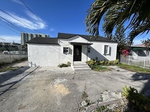 3527 NW 34th St in Miami, FL - Building Photo - Building Photo
