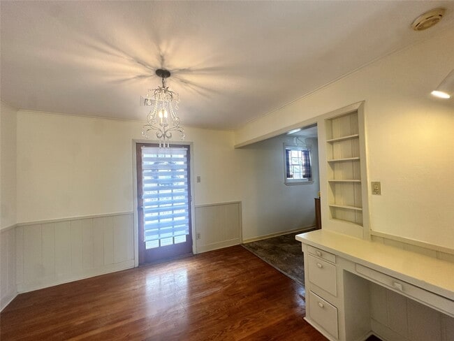 property at 914 1/2 W 21st St