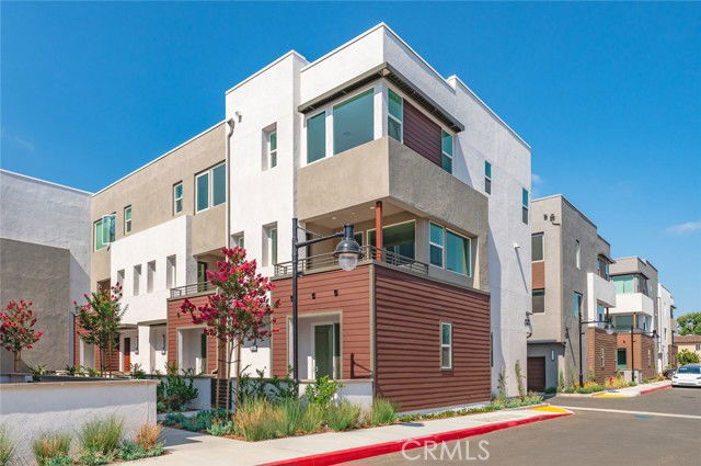 property at 609 S Lyon St