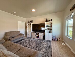 6733 N Mount Jefferson in Eagle Mountain, UT - Building Photo - Building Photo