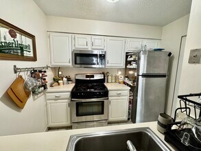 147 Kelton St, Unit 406 in Boston, MA - Building Photo - Building Photo