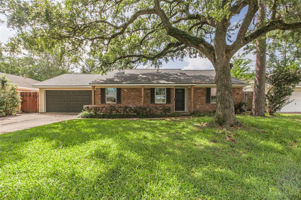 10915 Cedarhurst Dr in Houston, TX - Building Photo
