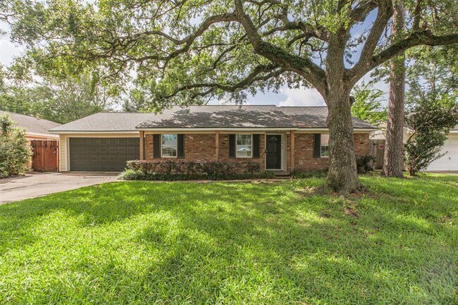 property at 10915 Cedarhurst Dr