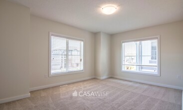 655-655 Watt Blvd SW in Edmonton, AB - Building Photo - Building Photo