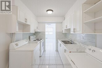 10-1010 Tobermory Dr in Toronto, ON - Building Photo - Building Photo