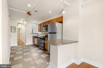 1542 Passyunk Ave in Philadelphia, PA - Building Photo - Building Photo