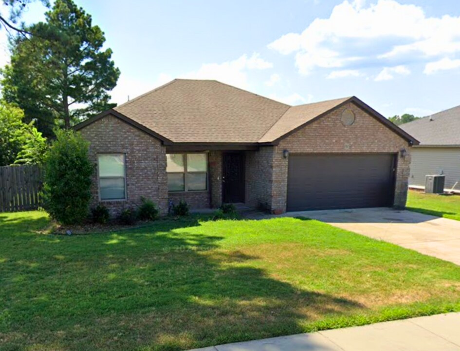 101 Spruce St in Jacksonville, AR - Building Photo