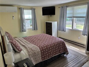 283 Balsam Rd in South Kingstown, RI - Foto de edificio - Building Photo