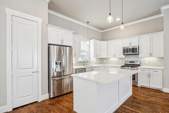 880 Wakefield Dr in Houston, TX - Building Photo - Building Photo