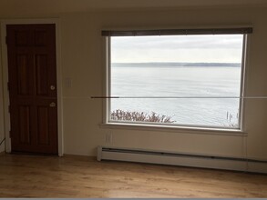 7750 Yeomalt Pl NE in Bainbridge Island, WA - Foto de edificio - Building Photo