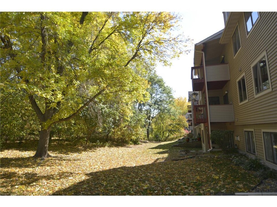 6099 Courtly Alcove, Unit E in Woodbury, MN - Building Photo