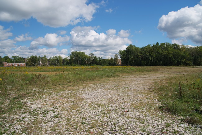 Shaker Park Gardens Apartments in Warrensville Heights, OH - Foto de edificio - Building Photo