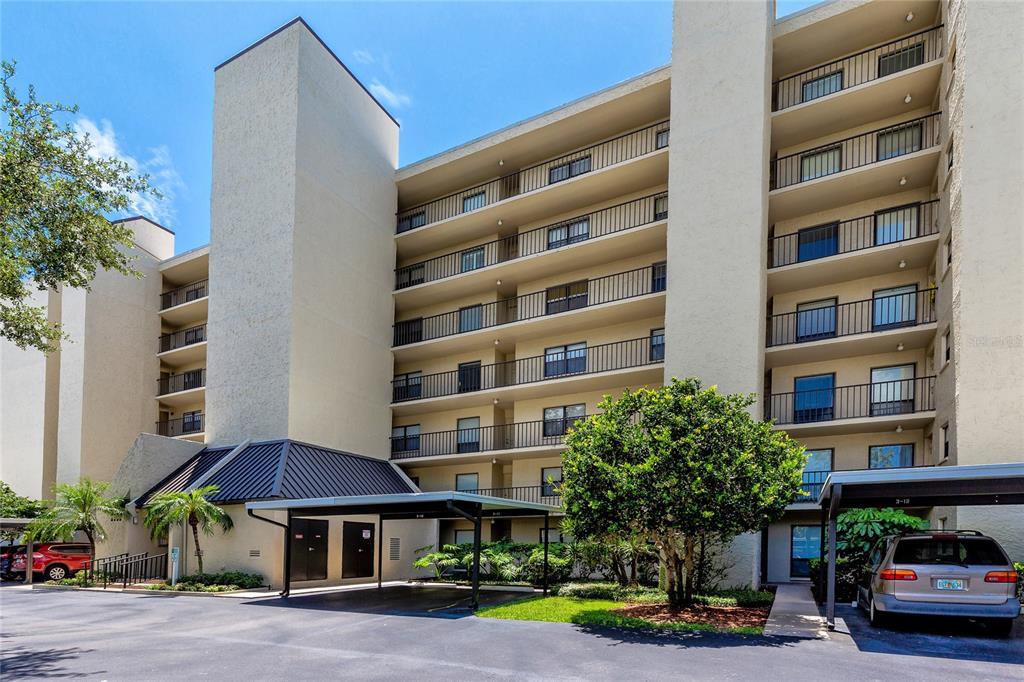 2700 Cove Cay Dr in Clearwater, FL - Foto de edificio