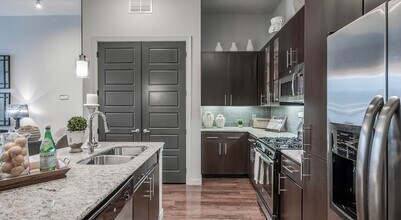 1000 N Millbend Dr in The Woodlands, TX - Building Photo - Building Photo