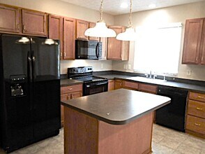 402 Rolling Acre Dr in Lithopolis, OH - Building Photo - Building Photo