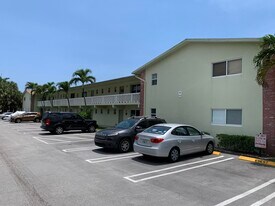 658 NE 6th Ct in Boynton Beach, FL - Building Photo