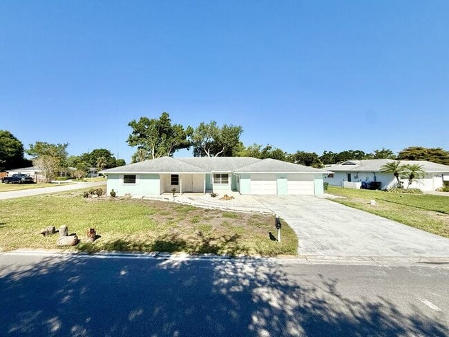 4440 Maceachen Blvd in Sarasota, FL - Foto de edificio - Building Photo