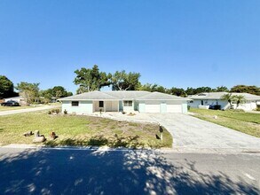 4440 Maceachen Blvd in Sarasota, FL - Building Photo - Building Photo