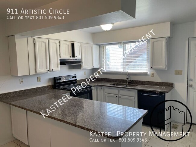 911 Artistic Cir in Springville, UT - Foto de edificio - Building Photo