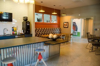 Nest on 17 Apartment Homes in Carrollton, VA - Foto de edificio - Building Photo