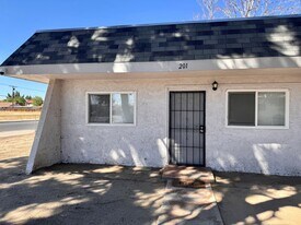 205-205 Valley View Dr in Hemet, CA - Building Photo