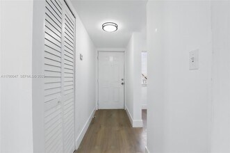 8540 N Sherman Cir in Miramar, FL - Building Photo - Building Photo