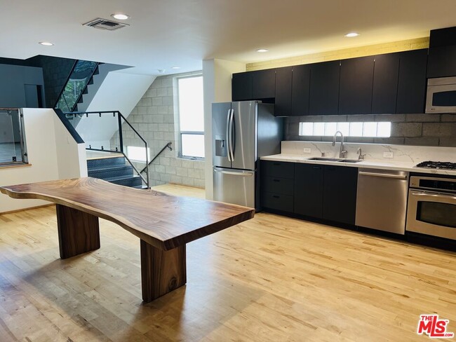 property at 6621 Melrose Ave
