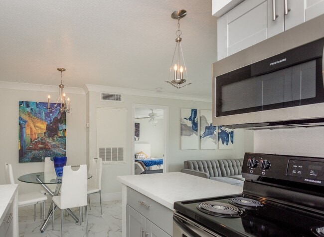 Parkway And Parkgreen On Bellaire in Houston, TX - Building Photo - Building Photo