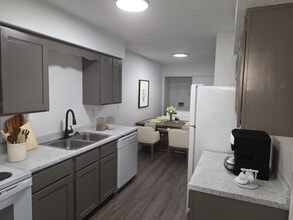 Park Place in Springfield, MO - Building Photo - Building Photo