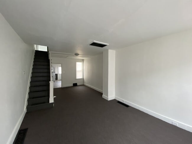 648 W College Ave in York, PA - Foto de edificio - Building Photo