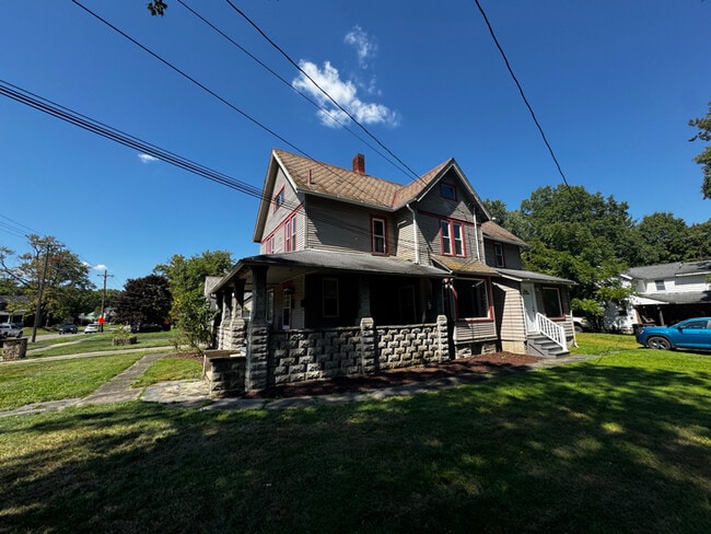 650 W 3rd St in Niles, OH - Foto de edificio - Building Photo