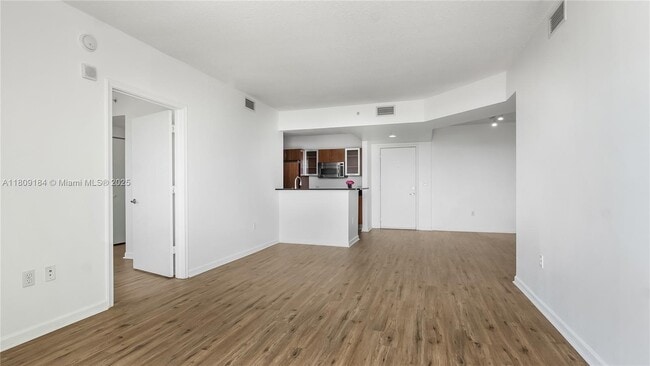 18800 NE 29th Ave in Miami, FL - Building Photo - Building Photo