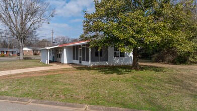 1701 Wakefield Dr NE in Huntsville, AL - Building Photo - Building Photo