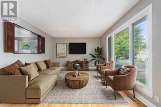 426 Blake Blvd in Ottawa, ON - Building Photo - Building Photo