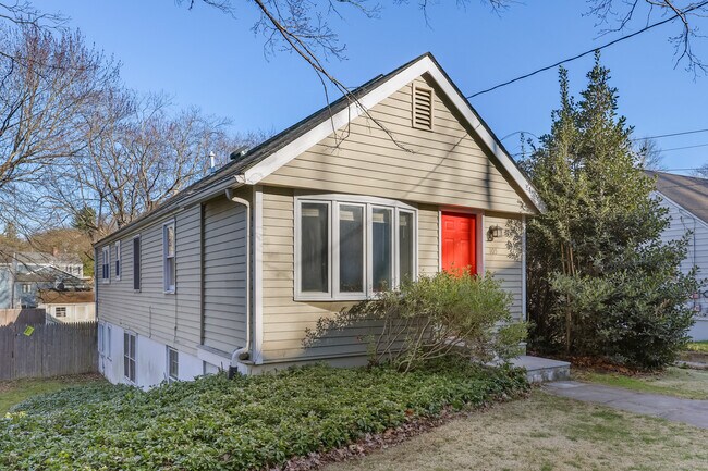 105 Valley Rd in Westport, CT - Building Photo - Building Photo