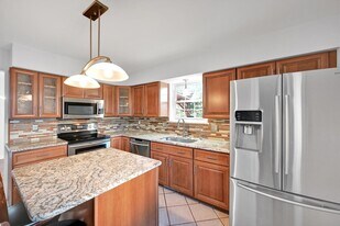 412 Larkspur Loop in Lancaster, PA - Building Photo