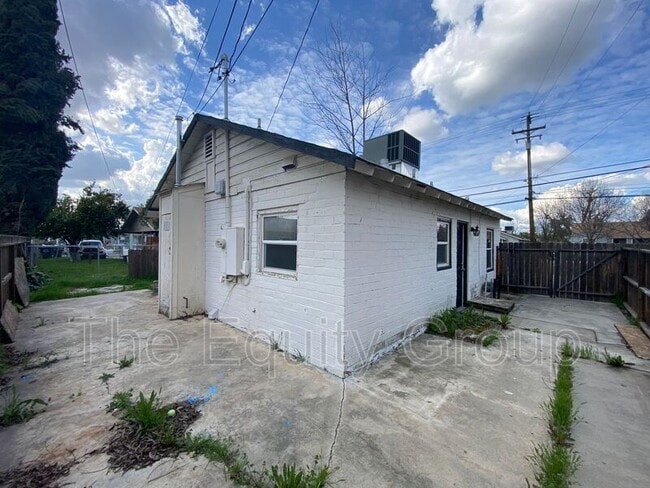 821 W Houston Ave in Visalia, CA - Building Photo - Building Photo