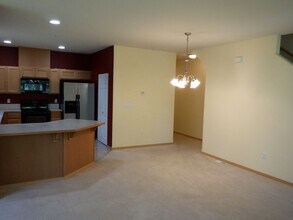 2010 Garry Oaks Ave in Dupont, WA - Building Photo - Building Photo