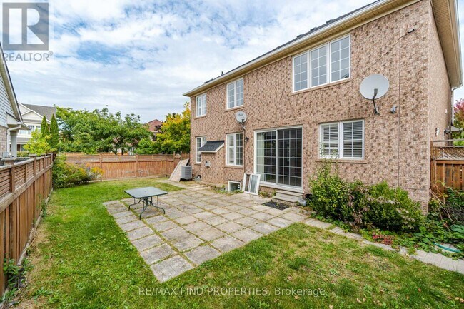 688 Trudeau Dr in Milton, ON - Building Photo - Building Photo