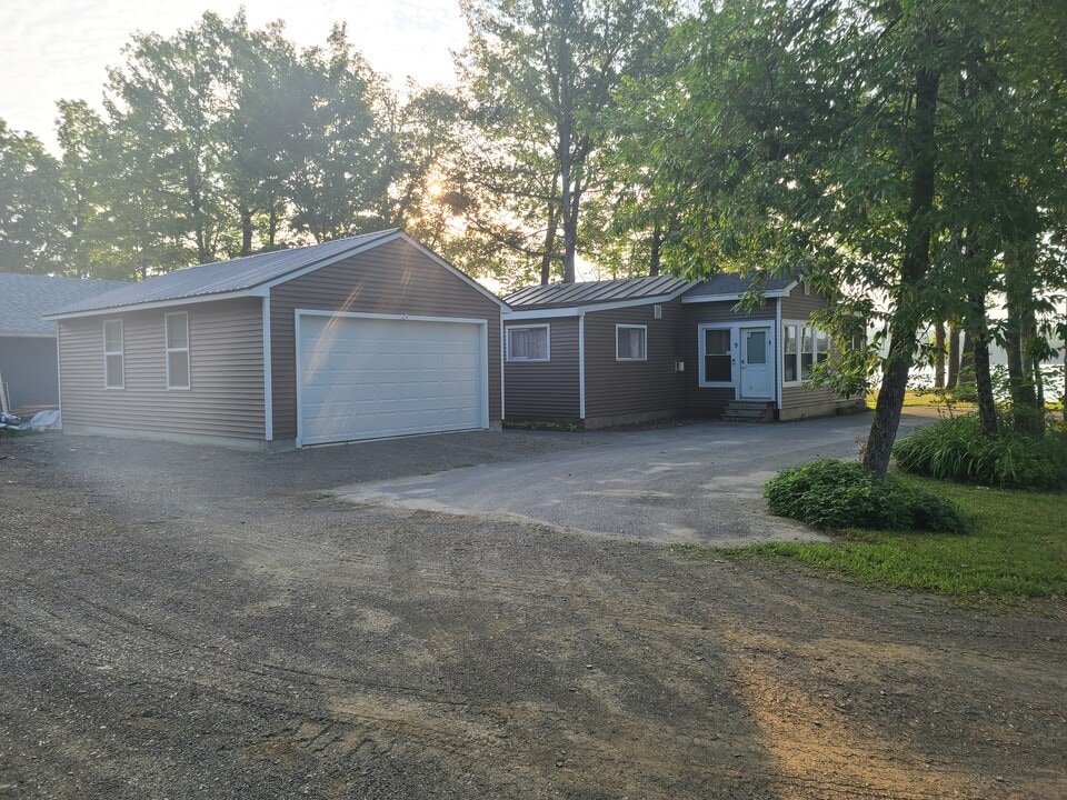 9 N Vigue Shr Rd in Albion, ME - Building Photo